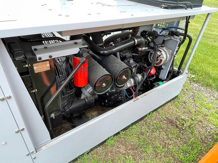 #4907-•-1994-ingersoll-rand-diesel-air-compressor-image-13