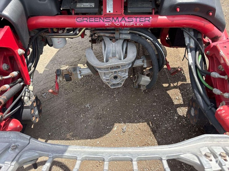 2015-toro-greensmaster-3300-triflex-commercial-greens-mower-image-9