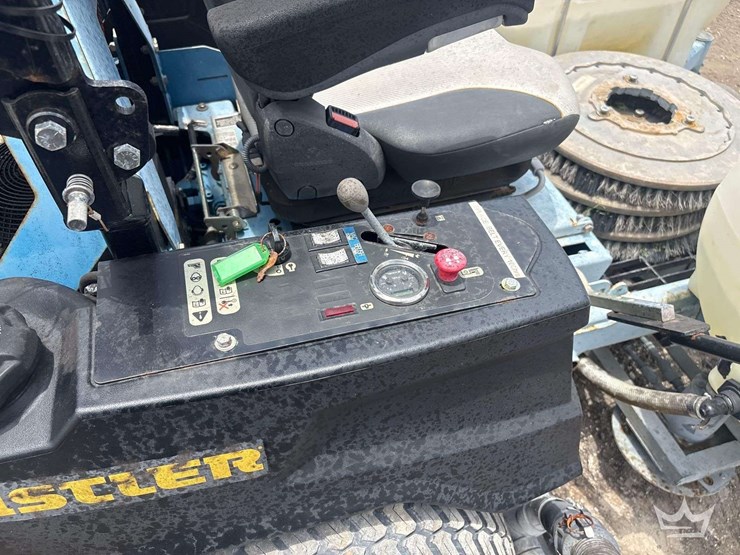 2019-hustler-super-z-w/-commercial-spray-and-slurry-recovery-system-image-12