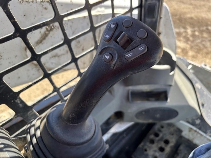 2019-bobcat-t770-image-23