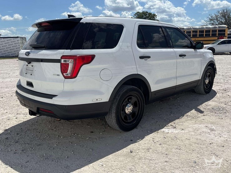 2018-ford-explorer-image-3