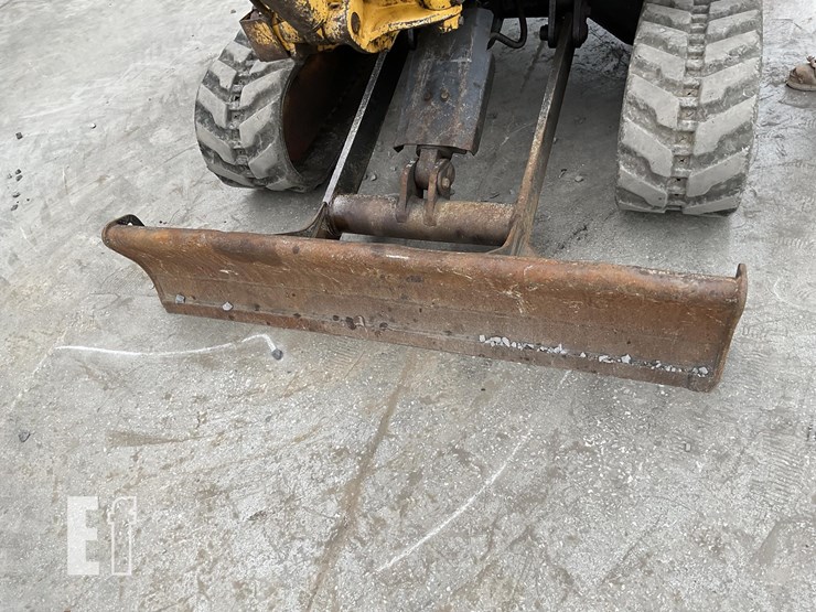 2005-deere-27c-image-12