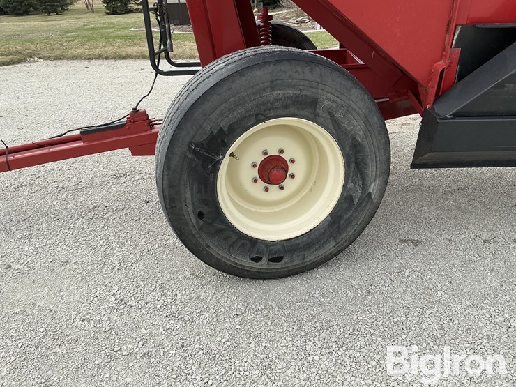 unverferth-brent-gt440-grain-wagon-image-9