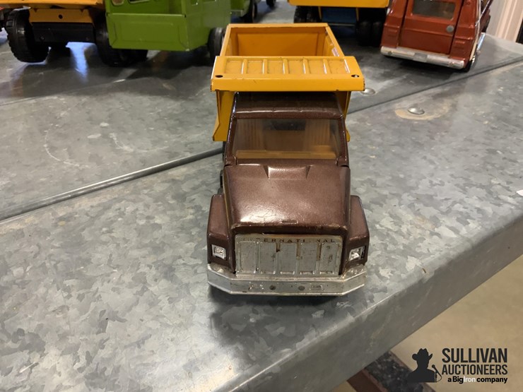 ertl-dump-truck-image-2