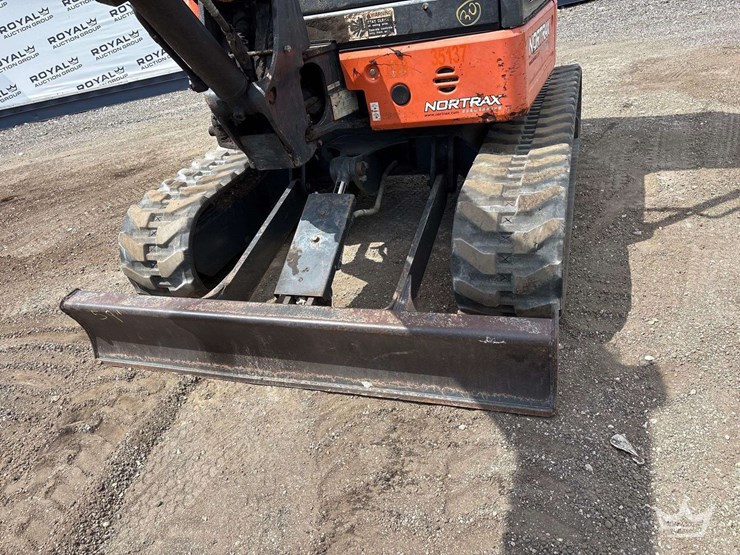 hitachi-zx26u-5n-mini-excavator-image-15