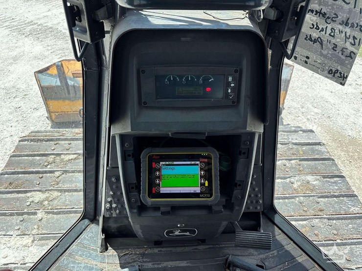 2018-deere-650k-image-23