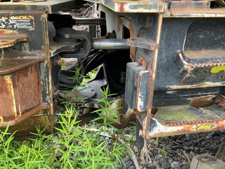 2008-deere-748g-iii-image-47