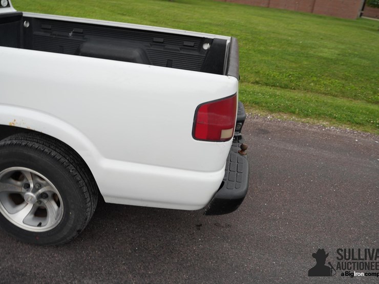 2001-chevrolet-s10-image-19