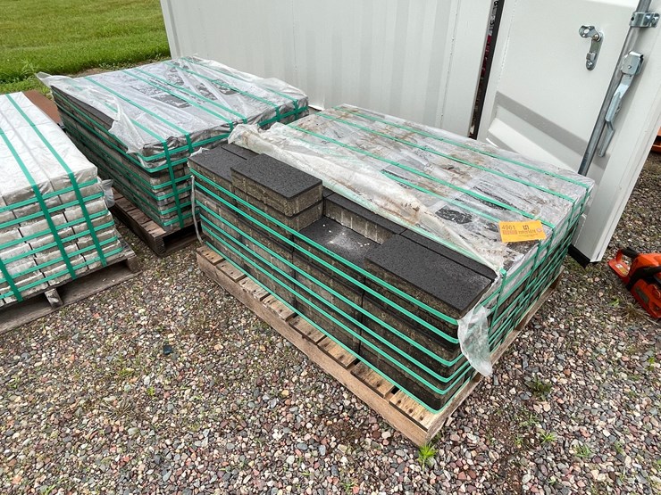 #4961-•-(2)-pallets-of-commercial-grade-patio-pavers-image-1