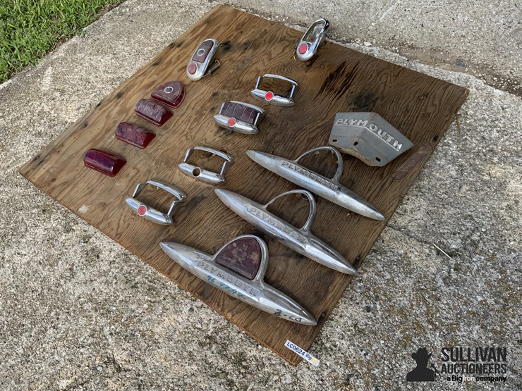 plymouth-taillights-and-emblems-image-1