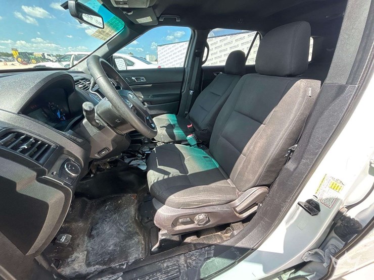 2018-ford-explorer-image-12