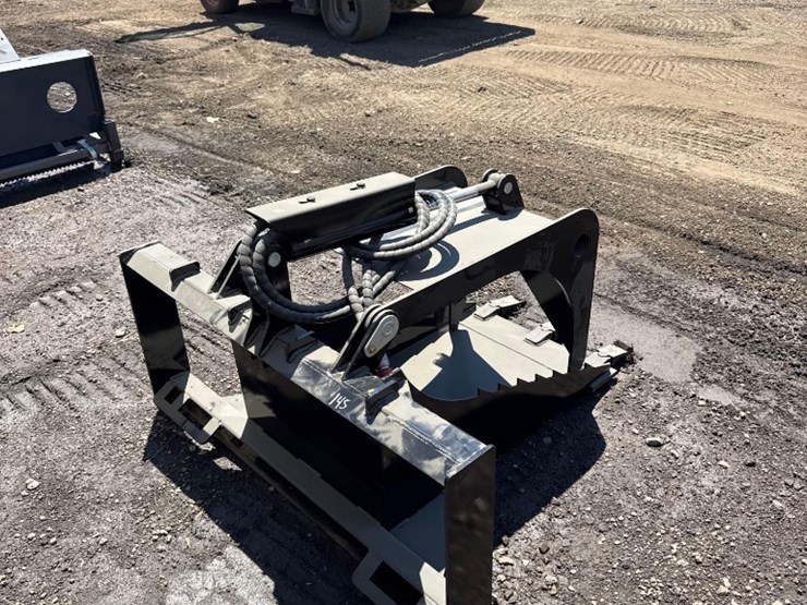 new-giyi-co-hydraulic-skidloader-stump-bucket-model-gy-sbg45-image-3