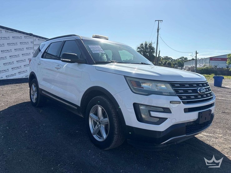 2016-ford-explorer-image-3