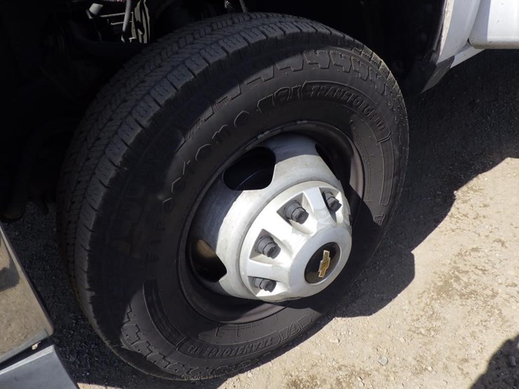 2016-chevrolet-3500-image-13