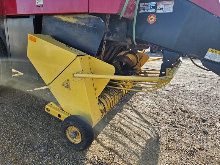 new-holland-590-image-37