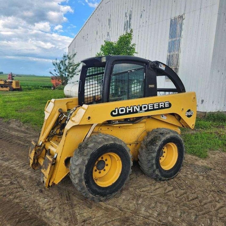 2000 JOHN DEERE 260