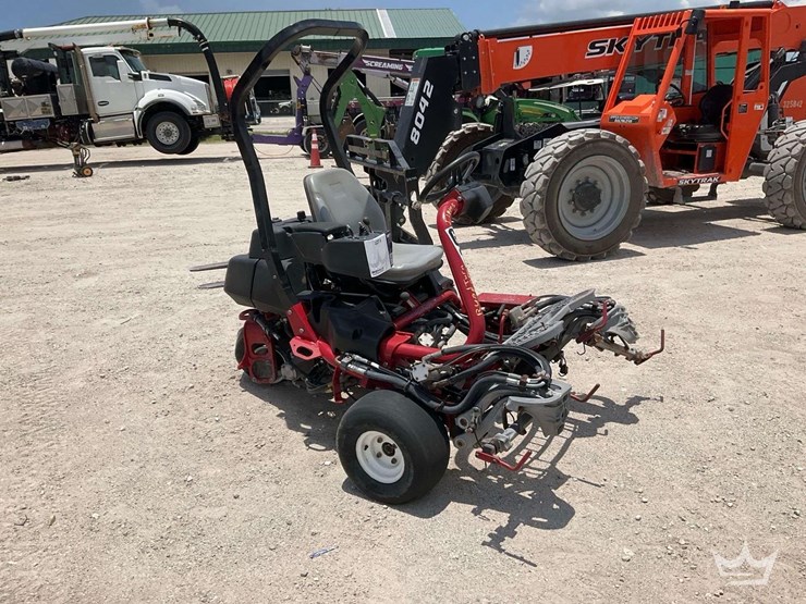 2015-toro-greensmaster-3300-triflex-commercial-greens-mower-image-3