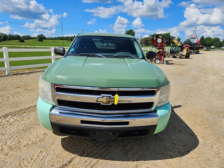 2010-chevrolet-2500-image-8