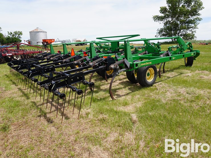 2013-john-deere-2410-image-5