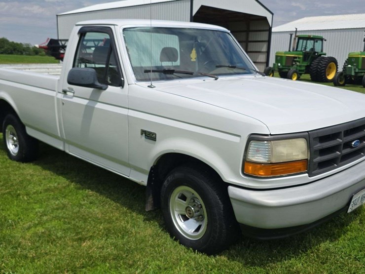 1995-ford-xl-pick-up-truck,-163,830-miles,-radio-does-not-work,-automatic,-6-cylinder,-bench-seat,-vin--1ftef15y4sna95208-image-2