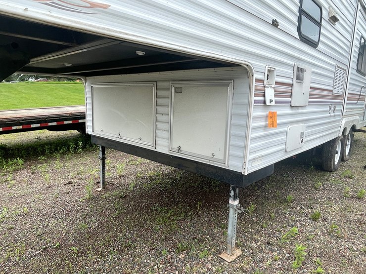 #4931-•-2001-jayco-qwest-27'-fifth-wheel-camper-(has-wi-title)-image-9