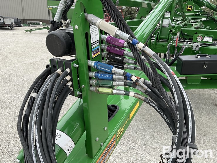 2022-john-deere-2660vt-image-12