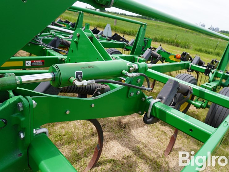 2013-john-deere-2410-image-12