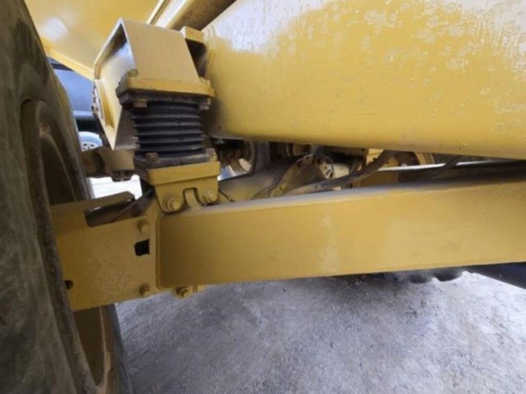 1996-caterpillar-d250e-image-18