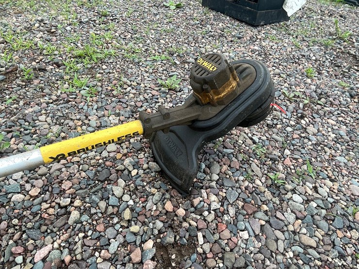 #4949-•-dewalt-20-volt-cordless-weed-whip-and-edger-image-9