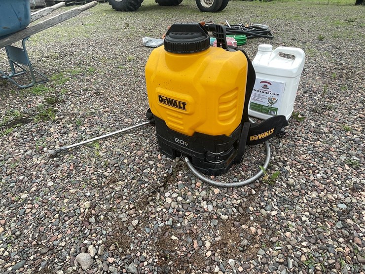 #4942-•-dewalt-20v-cordless-backpacker-sprayer-image-1