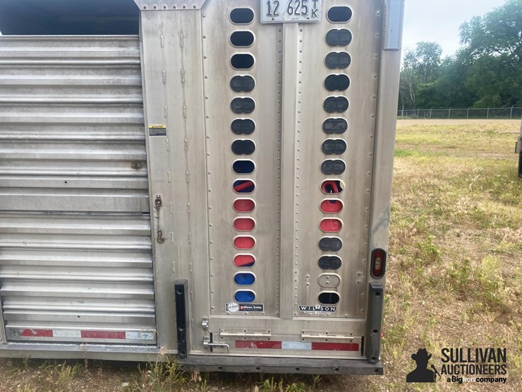 2018-wilson-livestock-trailer-image-19