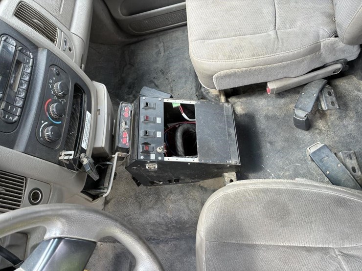 2005-dodge-ram-2500-image-17