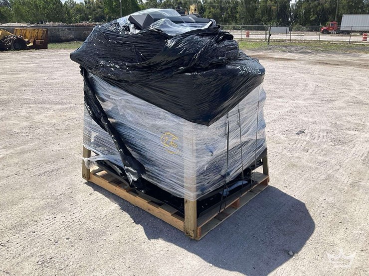 pallet-of-miscellaneous-vehicle-parts-image-2