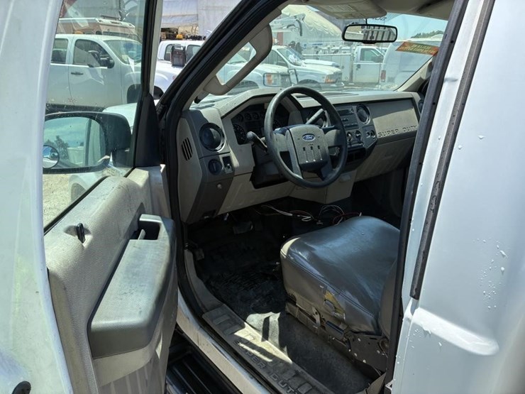 2008-ford-f250-xl-image-12