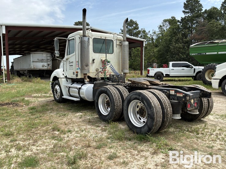 2004-freightliner-columbia-120-image-7