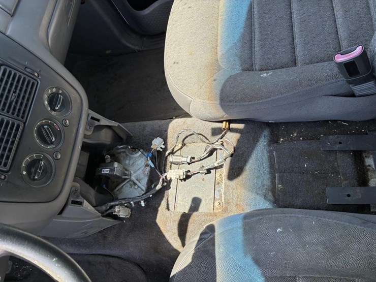 2005-ford-explorer-image-15