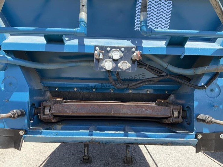 2012-versa-v-bottom-spreader-trailer-image-15