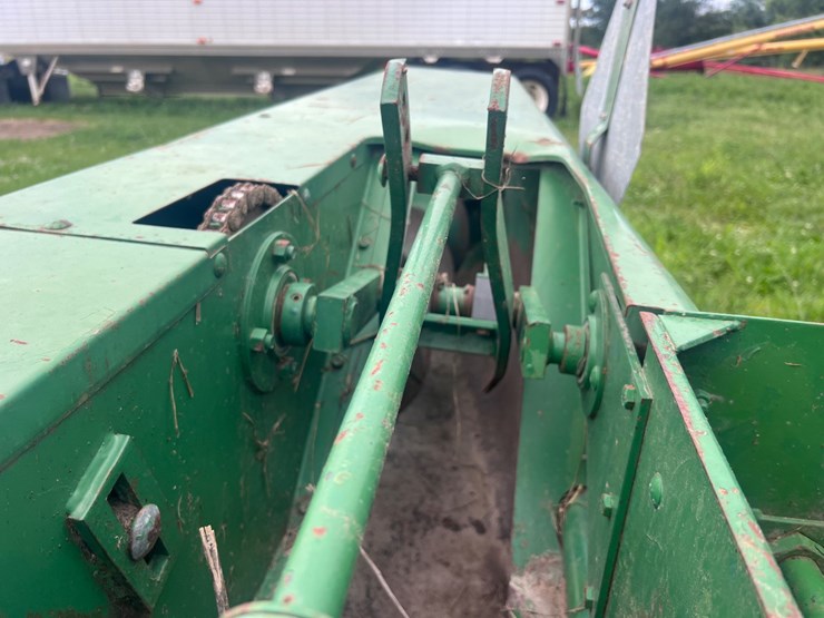 john-deere-334-image-13