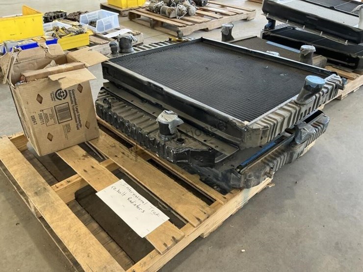pallet-of-rebuilt-international-truck-radiators-image-4