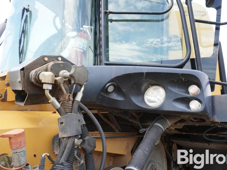 2005-lexion-585r-image-16
