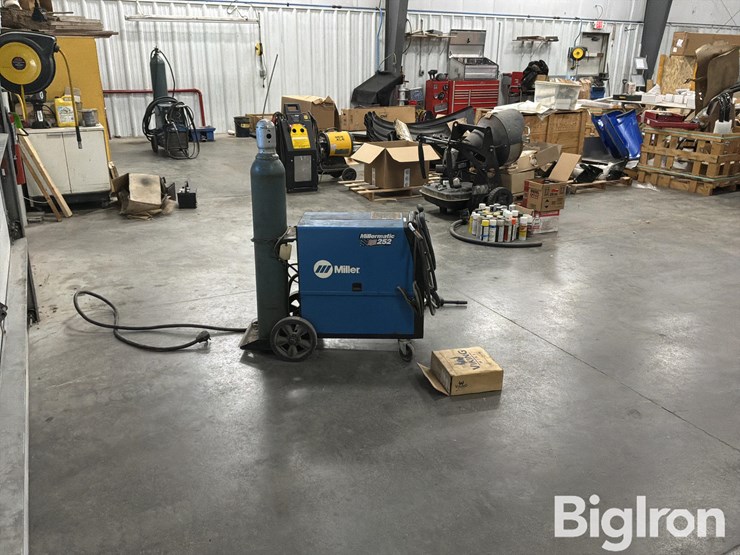 miller-millermatic-252-wire-welder-image-4