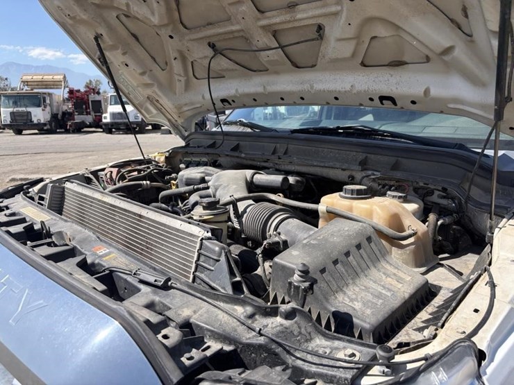 2011-ford-f550-image-7
