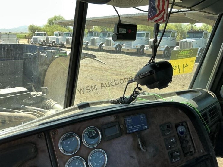 2001-peterbilt-379-image-17