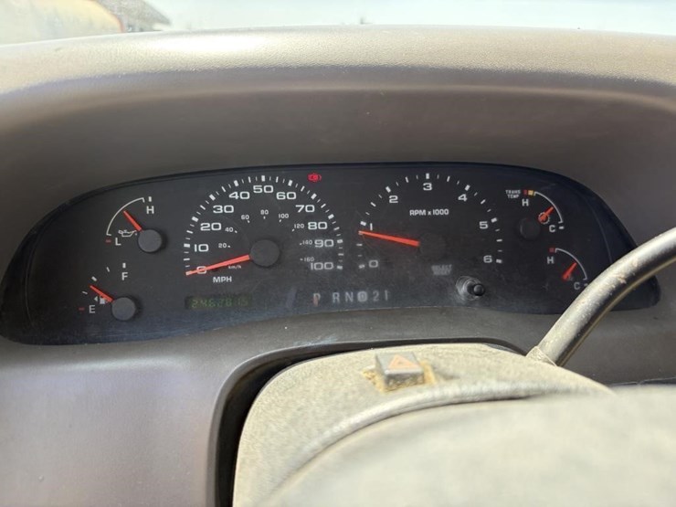 2002-ford-f550-image-16