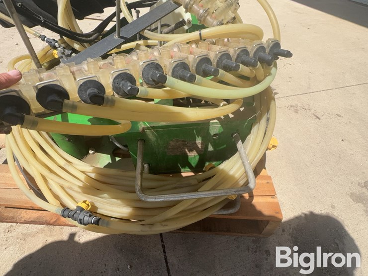 john-blue-24r30-liquid-fertilizer-system-image-18