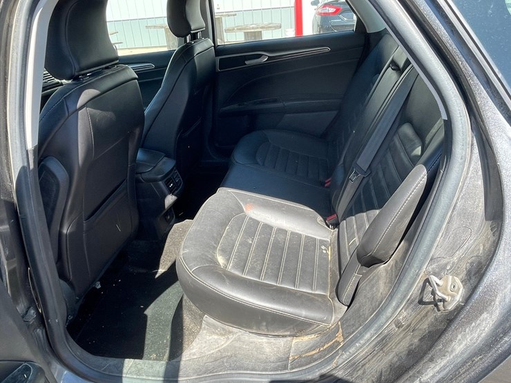 #2789-•-2016-ford-fusion-se-sedan-(has-wi-title)-image-24
