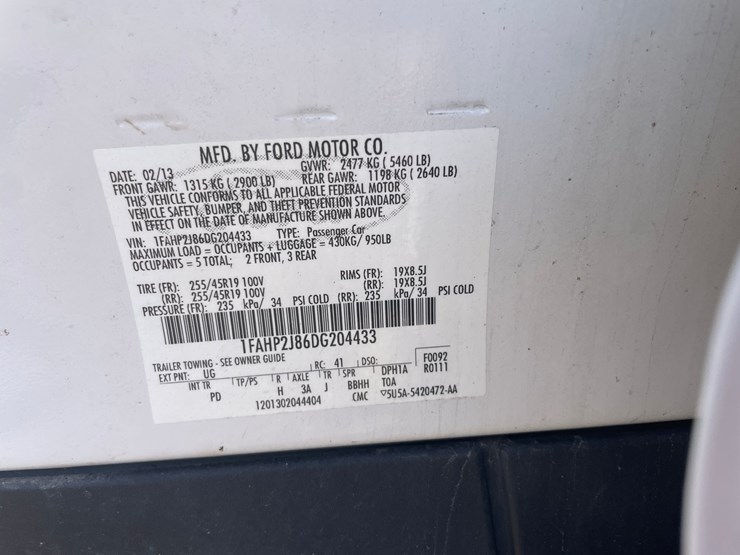 #2793-•-2013-ford-taurus-limited-sedan-(has-wi-title)-image-9