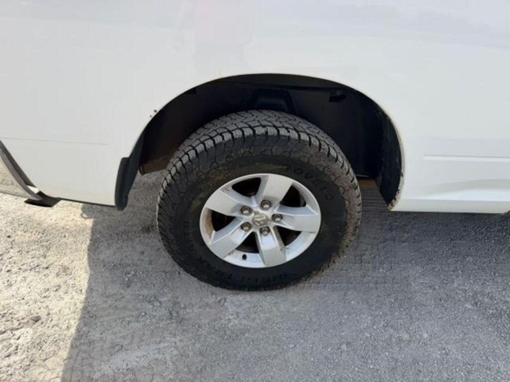2017-ram-1500-slt-image-31