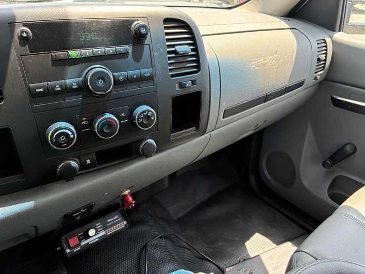 2011-chevrolet-2500hd-image-15