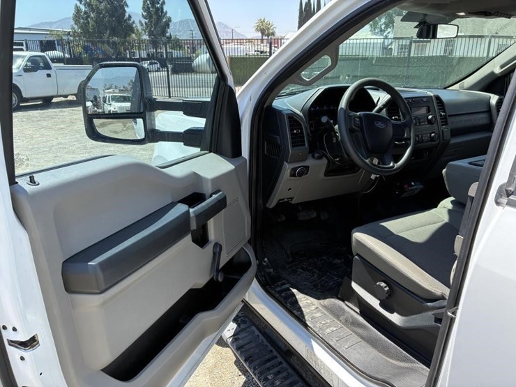 2017-ford-f350-image-15